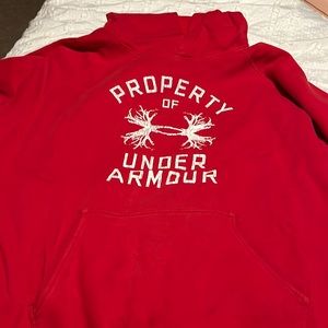 Men’s 3x UA sweatshirt some wear